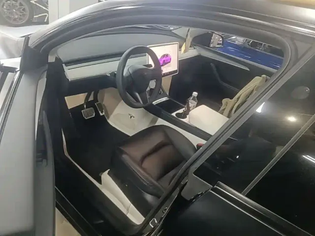 Tesla Model Y — Фото автомобиля 15