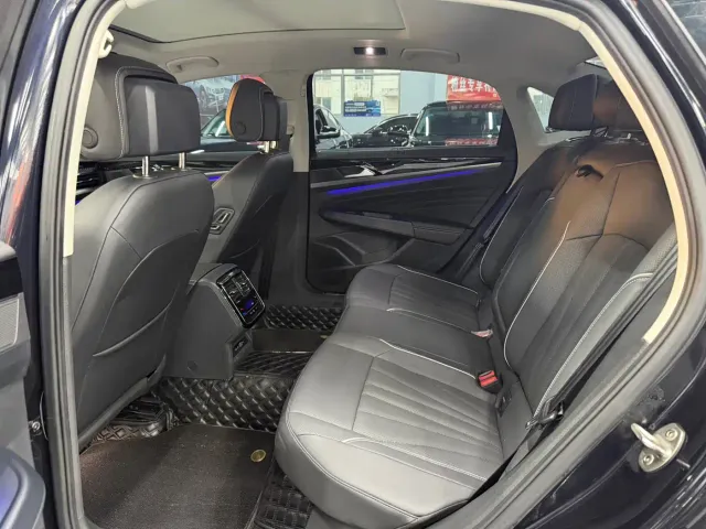 Volkswagen Passat — Фото автомобиля 9
