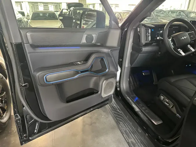 BYD FangChengBao Leopard 8 — Фото автомобиля 4