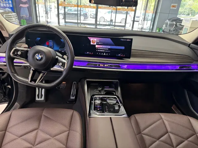BMW 7 Series — Фото автомобиля 12