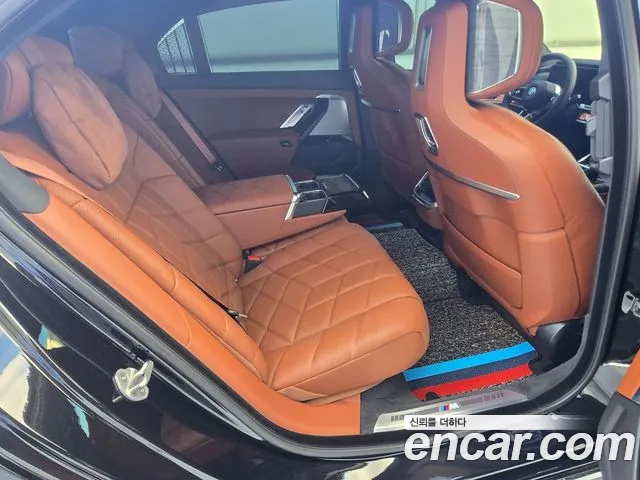 BMW 7 Series G70 — Фото автомобиля 10