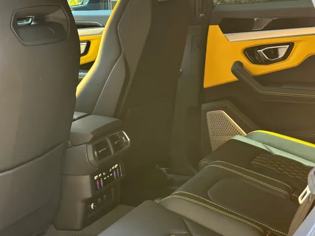 Lamborghini Urus — Фото автомобиля 9