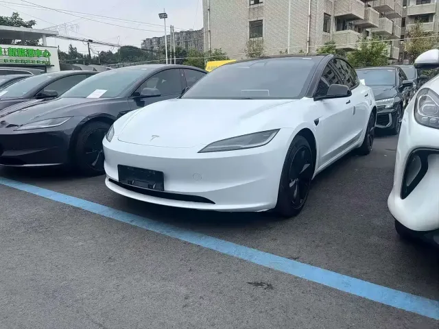 Фотография автомобиля — Tesla Model 3