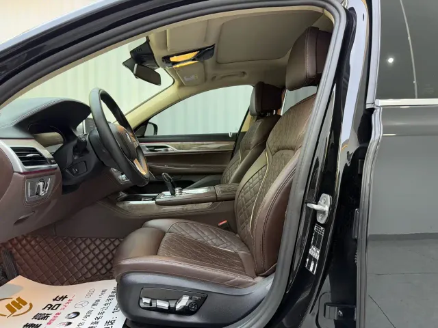 BMW 7 Series — Фото автомобиля 5