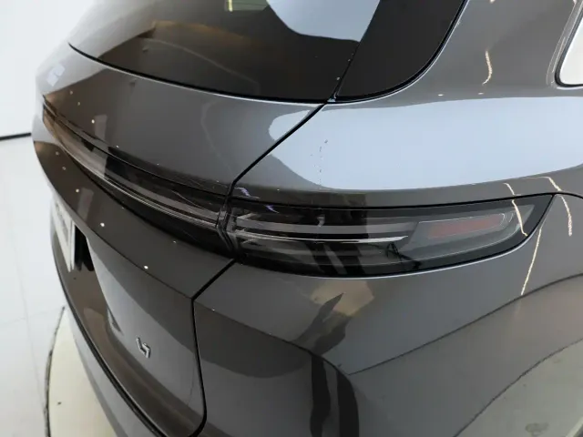 Li Auto L7 — Фото автомобиля 8