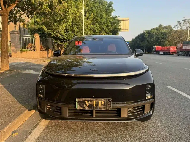 Li Auto L8 — Фото автомобиля 2