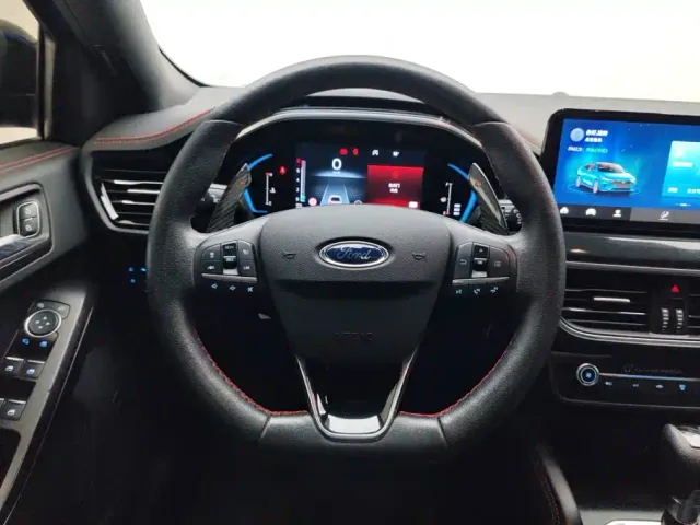 Ford Focus — Фото автомобиля 15