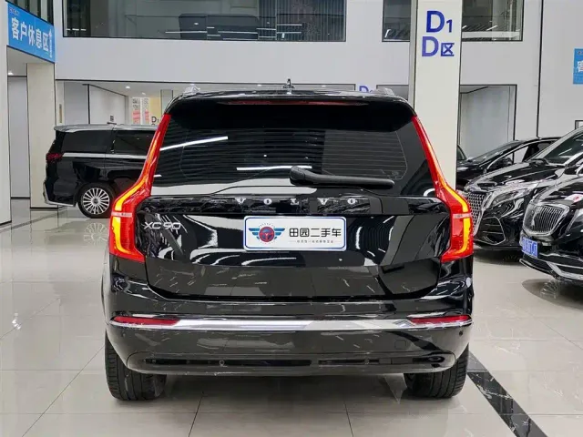 Volvo XC90 — Фото автомобиля 5