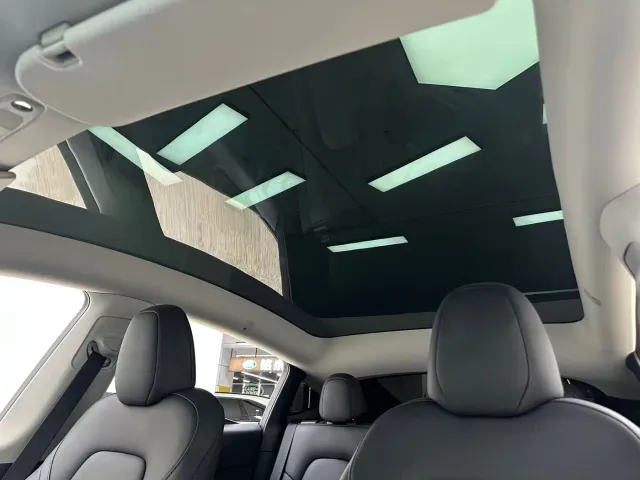 Tesla Model Y — Фото автомобиля 15