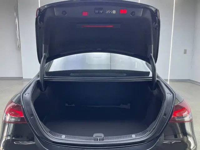 Mercedes-Benz E-Class — Фото автомобиля 7