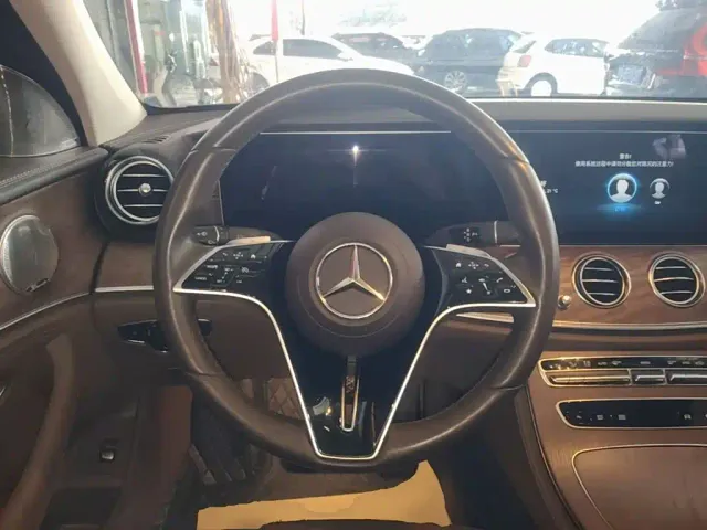 Mercedes-Benz E-Class — Фото автомобиля 10