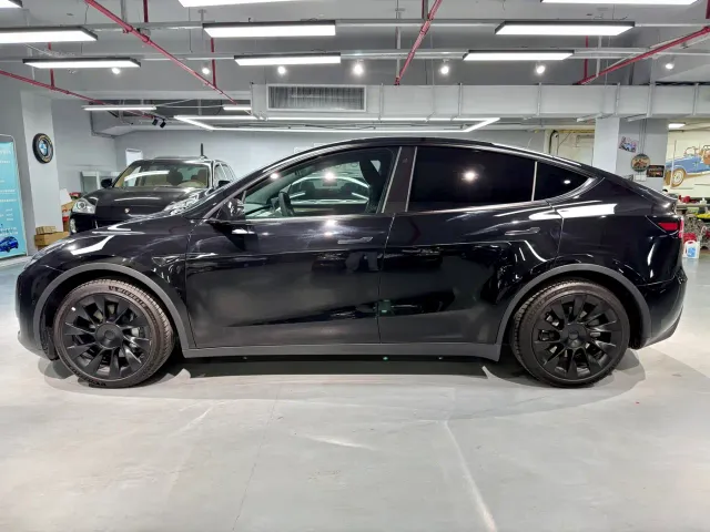 Tesla Model Y — Фото автомобиля 4