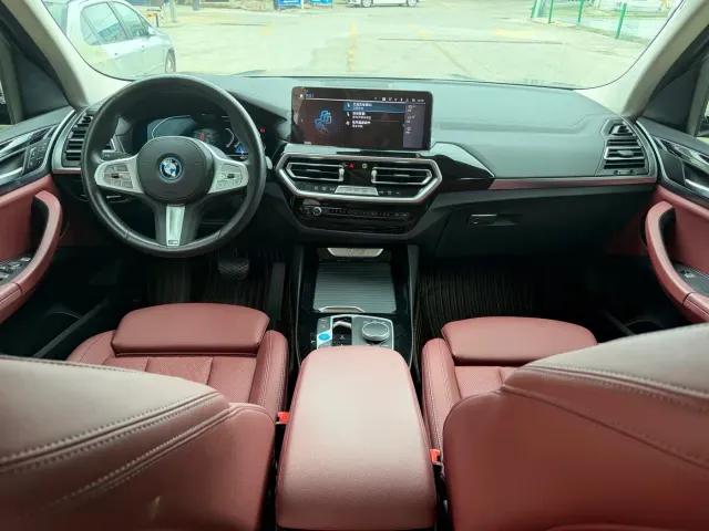 BMW iX3 — Фото автомобиля 5