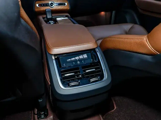 Volvo XC90 — Фото автомобиля 23