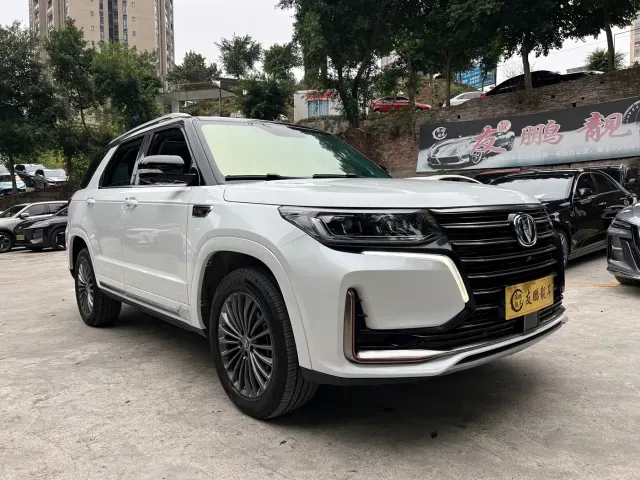 Changan CS95 — Фото автомобиля 3