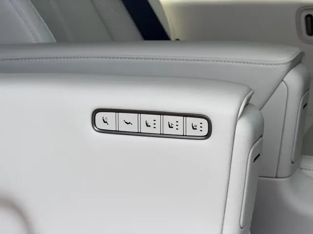 Li Auto MEGA — Фото автомобиля 10