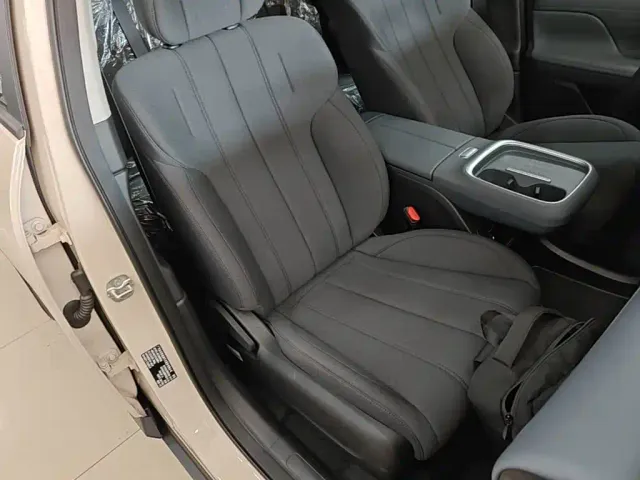 GAC Aion UT — Фото автомобиля 24