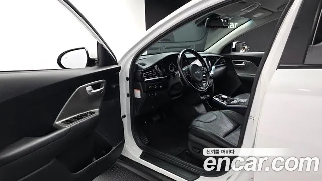 Kia Niro — Фото автомобиля 15