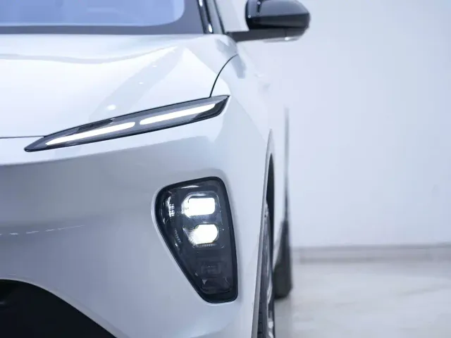 Nio ES8 — Фото автомобиля 5