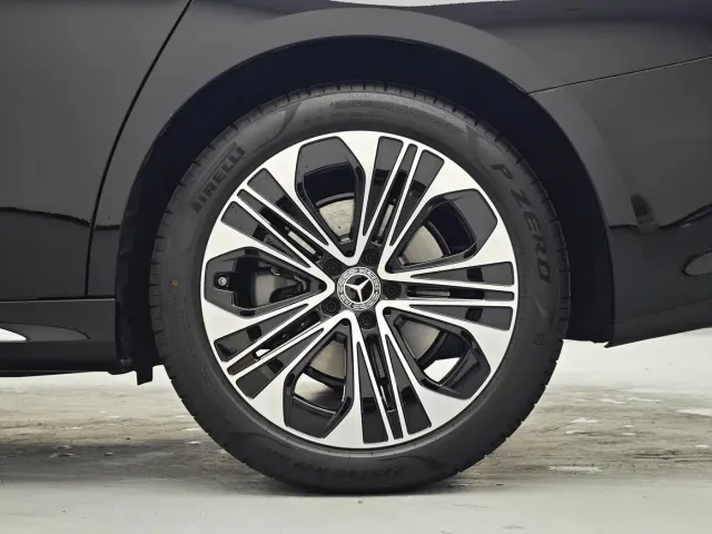 Mercedes-Benz E-Class — Фото автомобиля 12