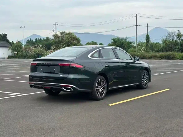 Geely Emgrand — Фото автомобиля 14