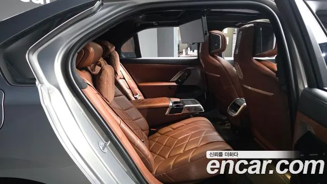 BMW 7-Series 7 серия (G70) 740i sDrive M Sport — Фото автомобиля 11