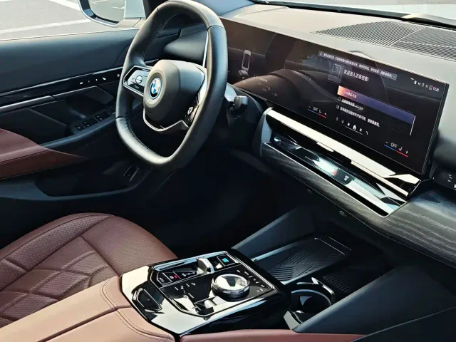 BMW i5 — Фото автомобиля 13