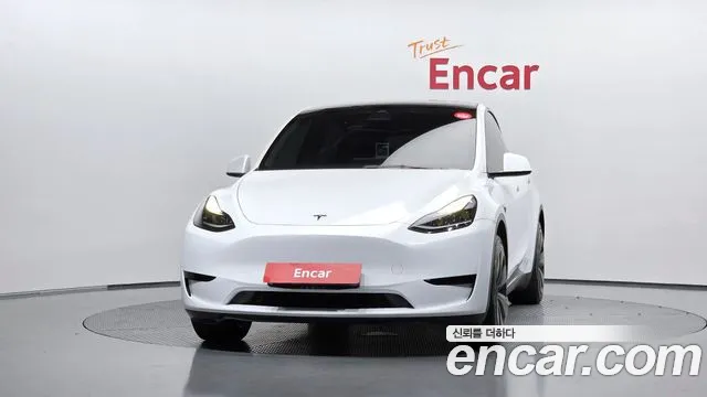 Tesla Model Y — Фото автомобиля 3