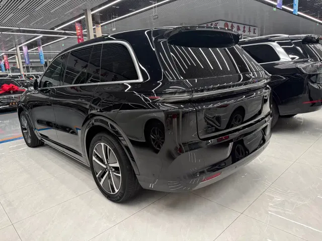 Li Auto L8 — Фото автомобиля 8
