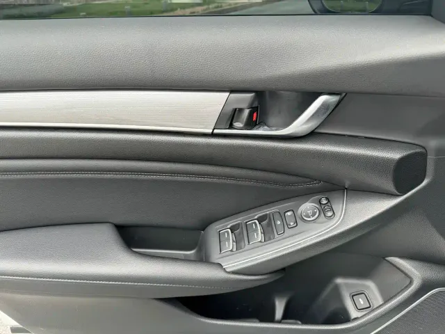 Honda Accord — Фото автомобиля 10
