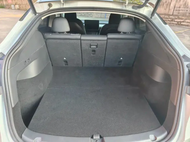 Tesla Model Y — Фото автомобиля 17