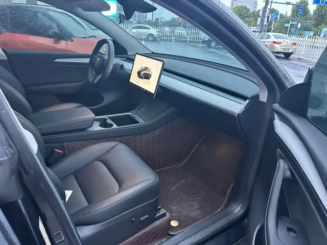 Tesla Model Y 2024 Rear-Wheel Drive Version — Фото автомобиля 5