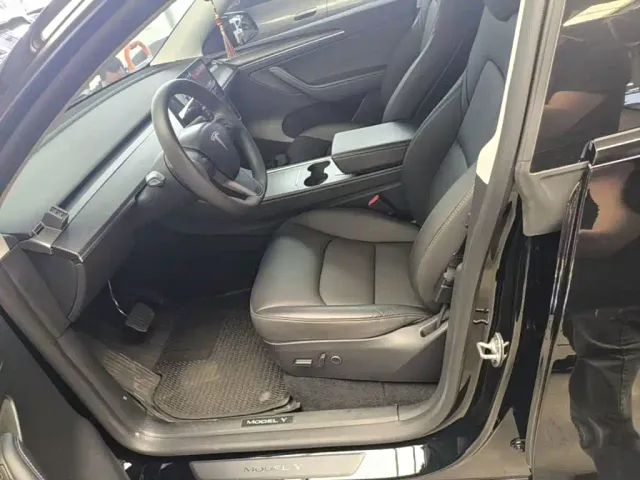 Tesla Model Y — Фото автомобиля 14