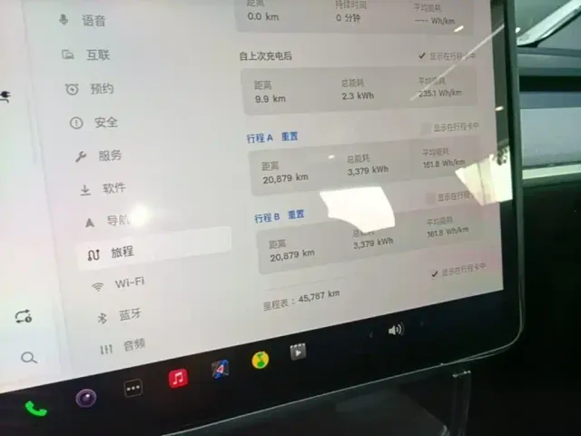 Tesla Model Y — Фото автомобиля 11