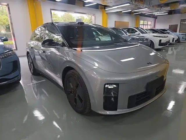 Li Auto i6 — Фото автомобиля 3