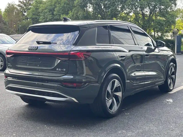 Audi Q6L e-tron — Фото автомобиля 5