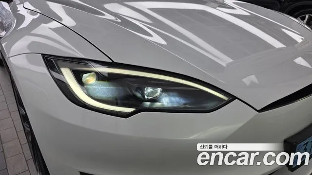 Tesla Model S — Фото автомобиля 7