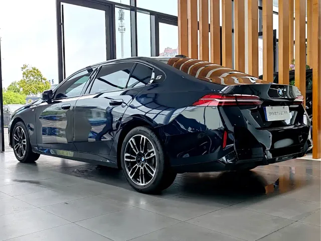 BMW 5 Series — Фото автомобиля 7