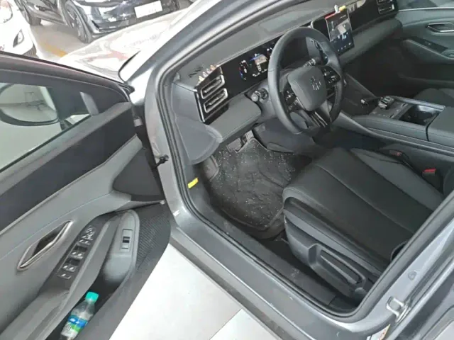 BYD Qin L — Фото автомобиля 15