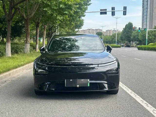 Xpeng P7 — Фото автомобиля 2
