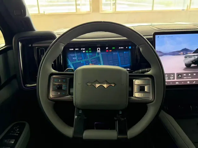 BYD FangChengBao Leopard 5 — Фото автомобиля 12