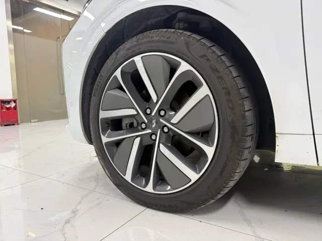 Li Auto L6 — Фото автомобиля 7