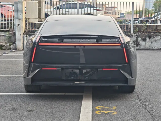 Xpeng P7 — Фото автомобиля 5