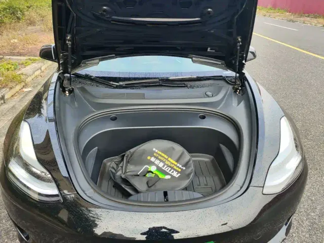 Tesla Model 3 — Фото автомобиля 19