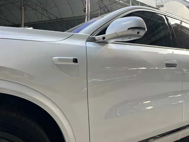 Li Auto L8 — Фото автомобиля 22