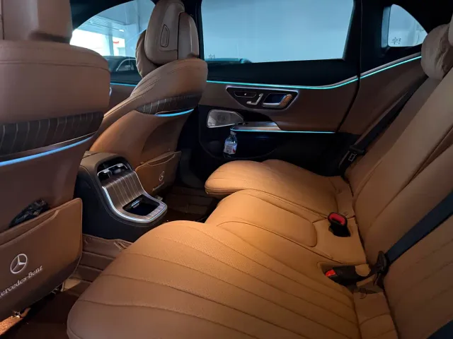 Mercedes-Benz E-Class — Фото автомобиля 12