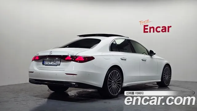Mercedes-Benz E-Class — Фото автомобиля 2