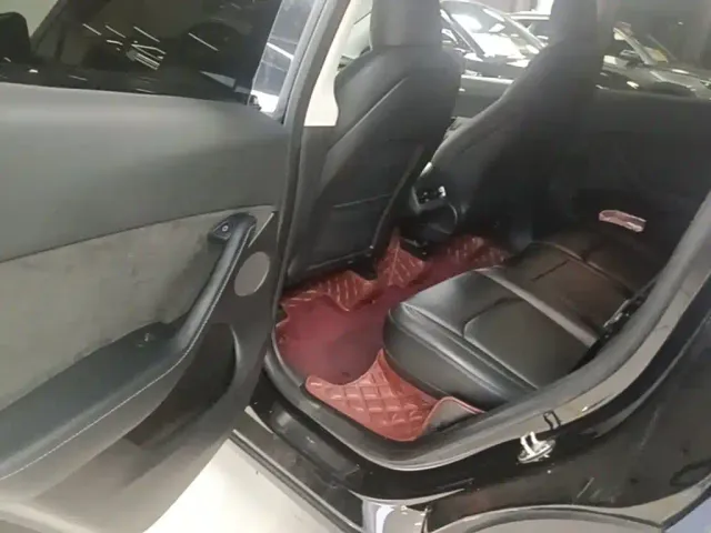 Tesla Model Y — Фото автомобиля 16
