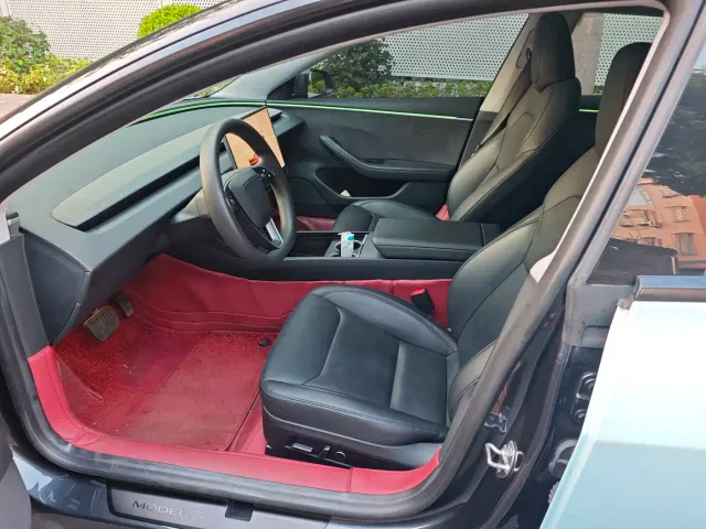 Tesla Model 3 — Фото автомобиля 12