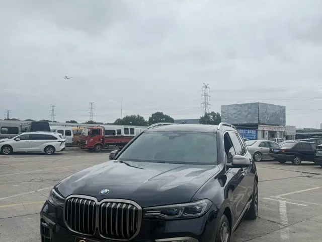 Фотография автомобиля — BMW X7